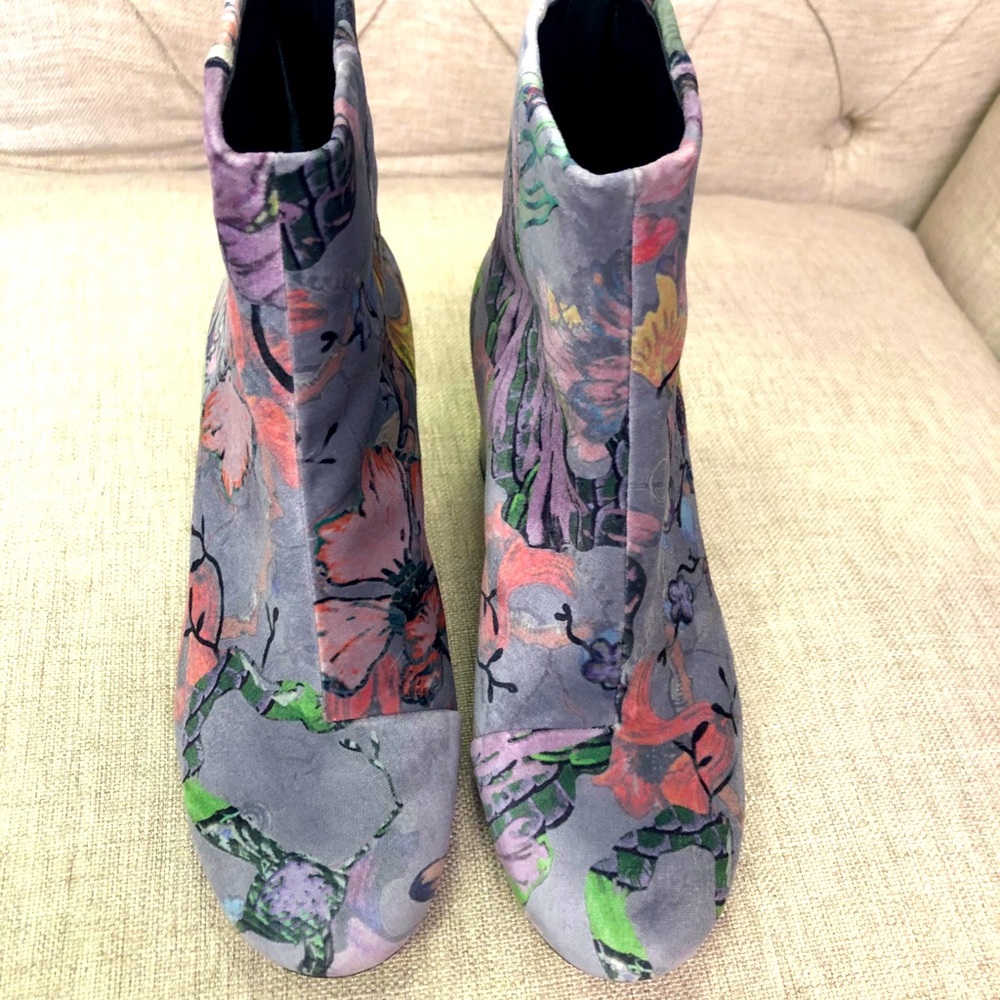 Rand and bone velvet booties 35